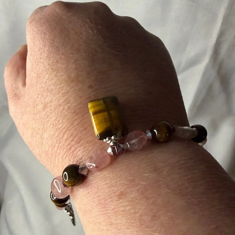 Handcrafted Strawberry Quartz, Tiger’s Eye and Swarovski Crystal Bracelet - Picture 4 of 4
